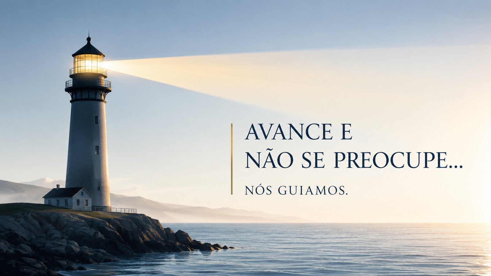 Farol iluminando o mar ao amanhecer, com a frase: Avance e não se preocupe… nós guiamos.